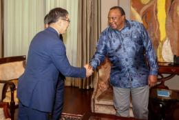 Uhuru Kenyatta with Chinese Ambassador to Kenya Zhou Pingjian.